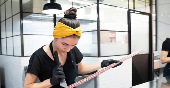 Vienna: Zuckerlwerkstatt - Experience Sweet Craftsmanship Live - Demonstration Production