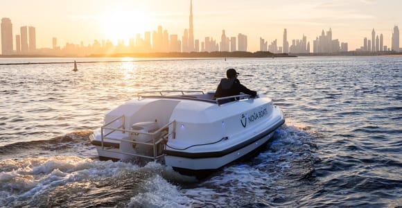Dubai: Self-Drive Boat Tour in Creek Harbour - 5 Pax