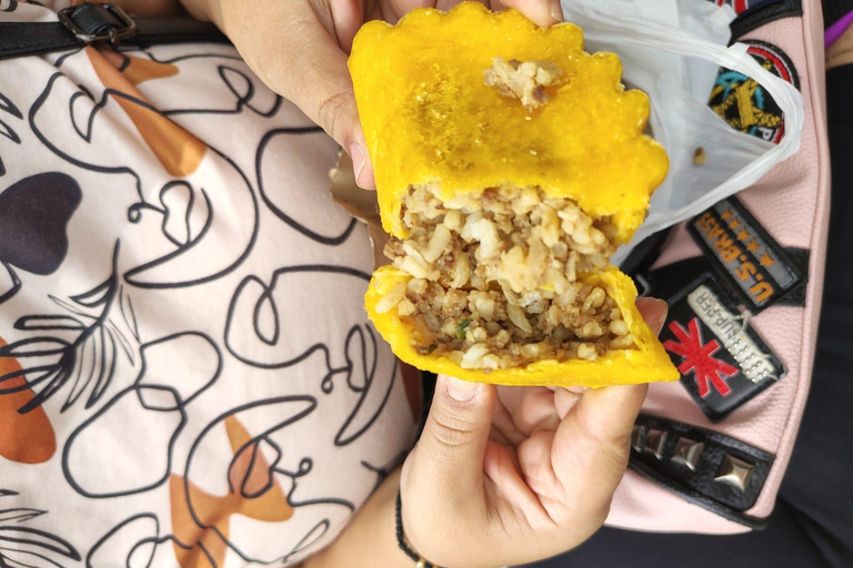 Medellín: Tour guiado a pie con paradas gastronómicas