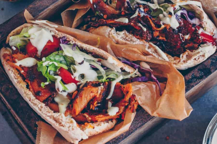 Echte Berliner Aromen – Streetfood-Tour am Alexanderplatz. Foto: GetYourGuide Echte Berliner Aromen – Streetfood-Tour am Alexanderplatz. Foto: GetYourGuide