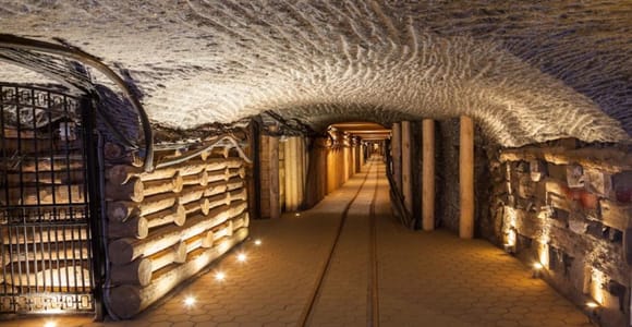 Krakow: River Cruise and Wieliczka Salt Mine Group Tour