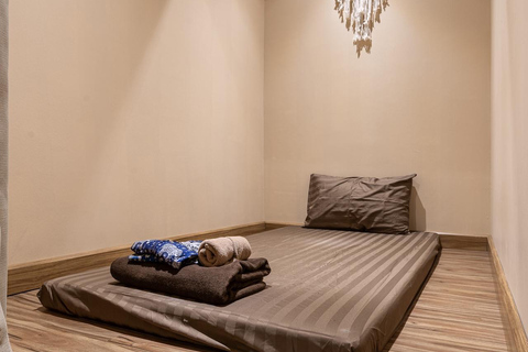 Bangkok: ThaiThai Massage near BTS Asok (Sukhumvit 25) Coconut Aromatherapy Oil Massage (90 Min)