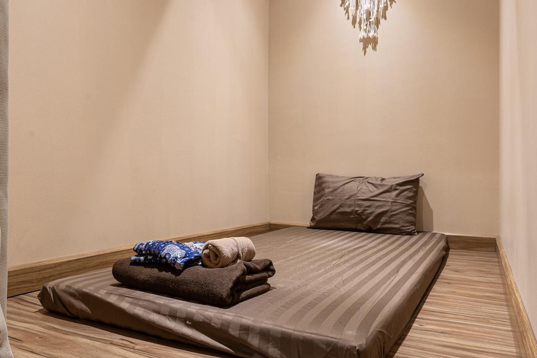 Bangkok: ThaiThai Massage near BTS Asok (Sukhumvit 25) Coconut Aromatherapy Oil Massage (90 Min)