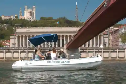 Lyon: Boat Rental without a License