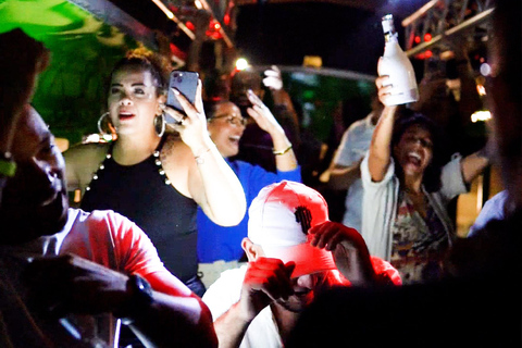 Visite en bus de la vie nocturne d'Aruba à bord d'un carnaval