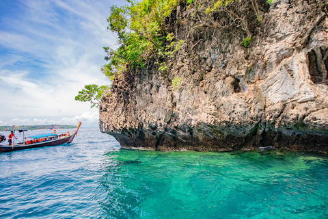 Phi Phi: Passeio de 4 horas em bambu e Phi Phi em barco particular de cauda longa11 a 15 pessoas