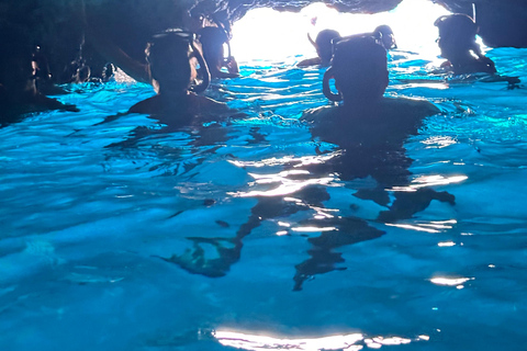 Dubrovnik: private Elaphiti Islands Boat Tour with Bar