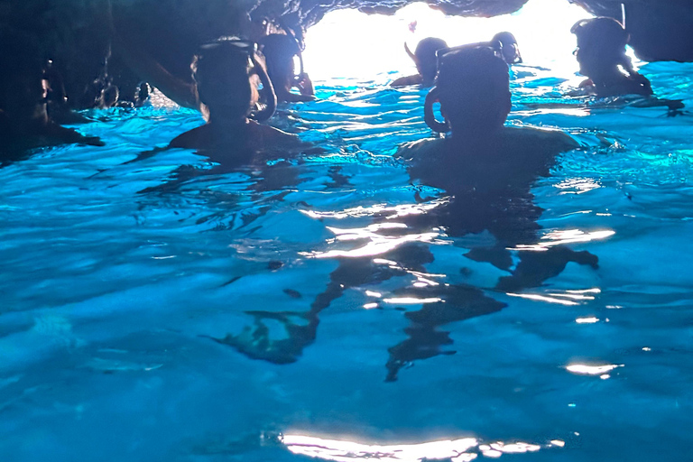 Dubrovnik: private Elaphiti Islands Boat Tour with Bar