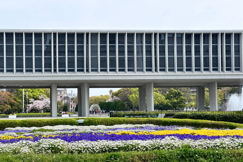 Hiroshima; Hiroshima Peace Memorial Museum och slottstur