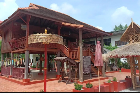 Descobre Chiang Rai: templos, arte e natureza cénicaDiscover Chiang Rai: Temples, Art, and Scenic Nature