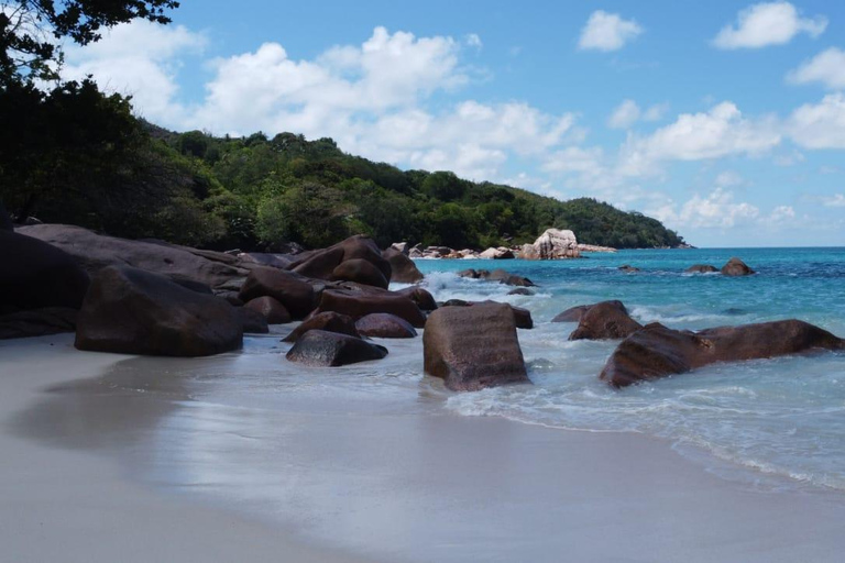 Noleggio barche private di lusso a Praslin, Seychelles