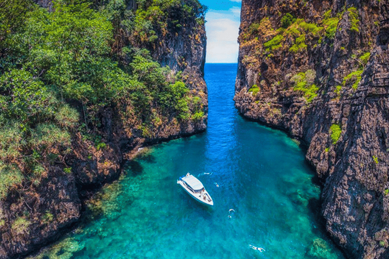 Phuket: Phi Phi Islands båttur med snorkling och lunch