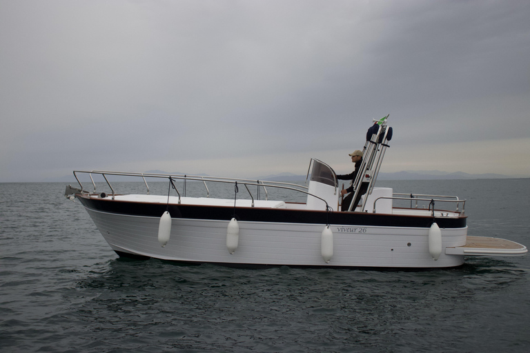 Procida: Passeio de barco com paradas para nadar e fotos subaquáticasProcida: passeio de barco com paradas para nadar e fotos subaquáticas