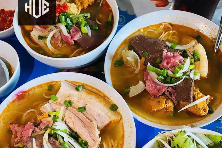 Hue: Excursão gastronómica a pé com serviço de busca no hotel e guia localTour gastronómico de rua em Hue de bicicleta