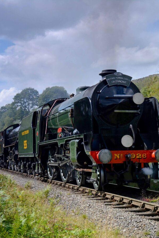 ロンドンからウィットビーへの蒸気機関車とノースヨークムーアズ