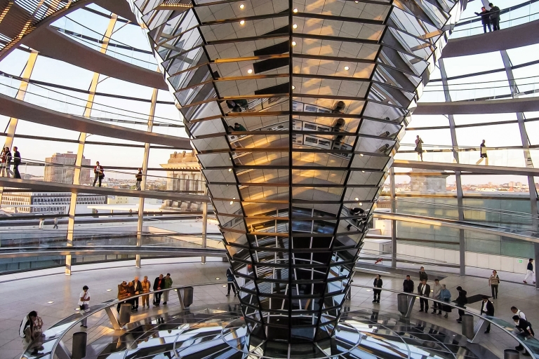 Berlin: Reichstagskuppel, Plenarsaal und RegierungsviertelPrivate Tour auf Deutsch
