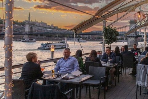Budapest: Window Table Dinner with Live Lounge Music Budapest: Window Table Dinner - Live Piano Music - Paprikás