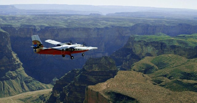 Grand Canyon West Rim Bodentour per Flugzeug mit Transfer