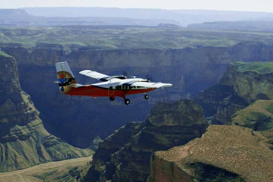 Grand Canyon West Rim Bodentour per Flugzeug mit Transfer. Foto: GetYourGuide Grand Canyon West Rim Bodentour per Flugzeug mit Transfer. Foto: GetYourGuide