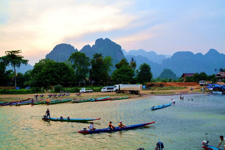 Vang Vieng: Go-Karting e passeio de barco ao pôr do sol ou ao nascer do sol