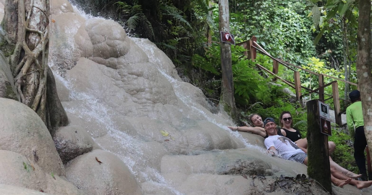 Chiang Dao Grot Kleverige Waterval Baan Den Tempel Priv Getyourguide