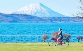 Sapporo: Lake Toya, Mt. Yoteisan Park & Hot Springs Day Tour