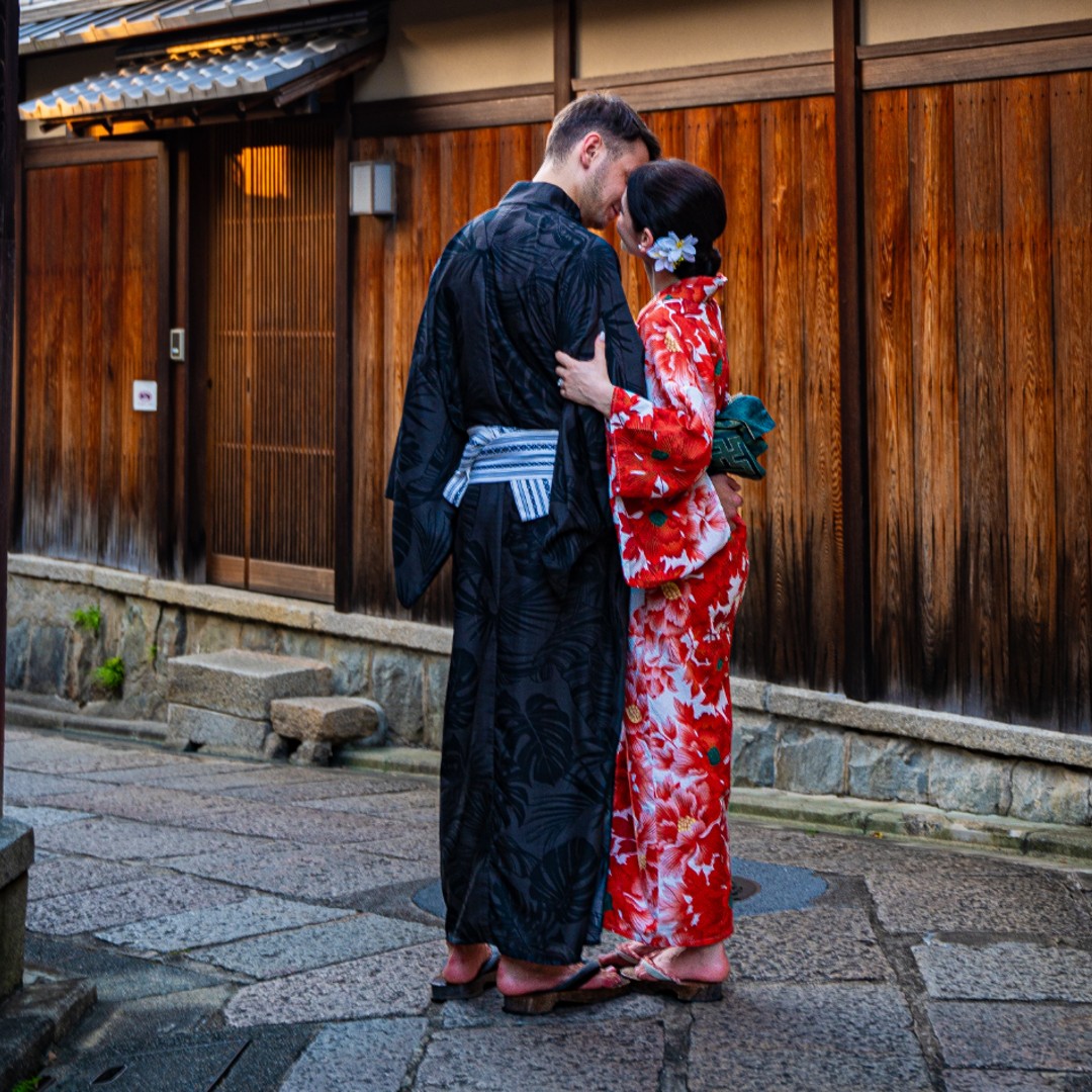 京都：カップルとソロ旅行者向けのプライベート着物フォトセッション