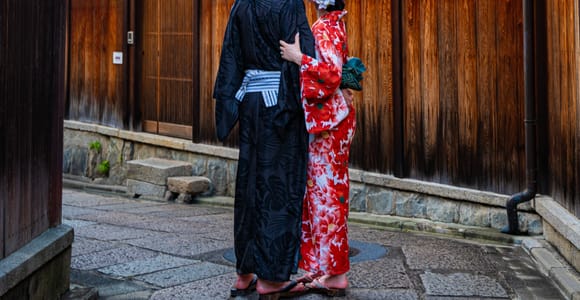 Kyoto: Private Kimono Experience & Professional Photoshoot