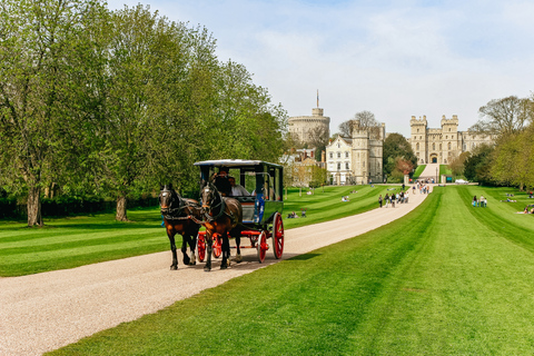 London: Windsor, Stonehenge, Bath, and Roman Baths Day Trip Tour in Spanish with Windsor Castle Entry Included