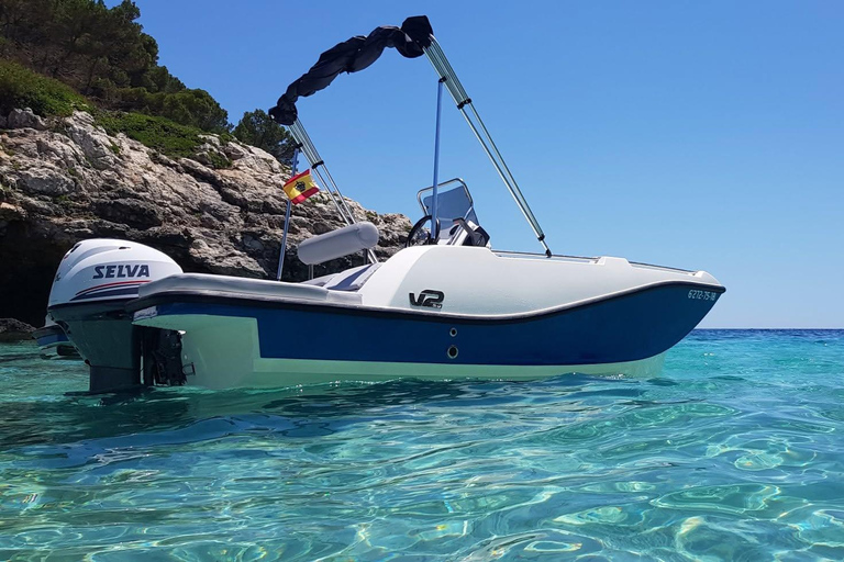 Barcelona: No license needed Boat Rental 4h Boat Rental up to 6 people