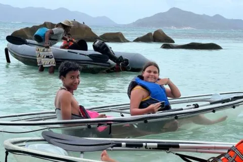 VISITEZ l'île de La Digue Transfert en bateau taxi et bicyclette gratuite !