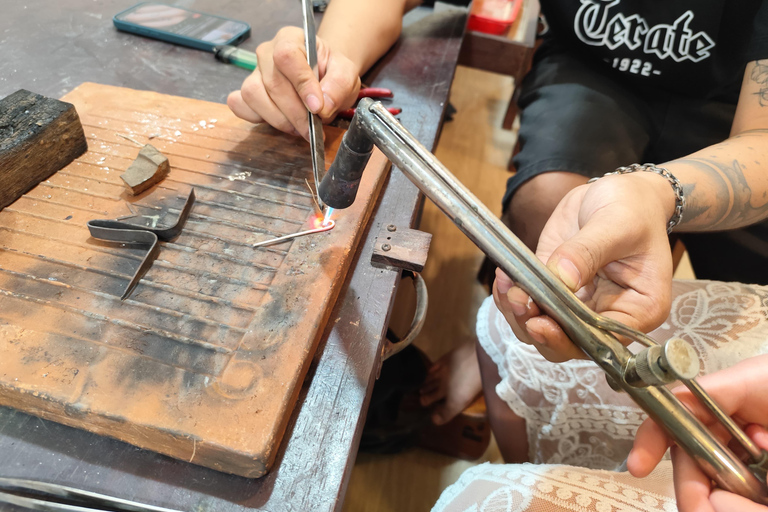 Cours de fabrication de bijoux à Kuta Bali, avec 7 grammes d'argent pur