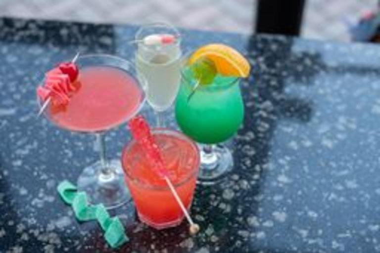 Jacksonville: Kurs przygotowywania cukierków i koktajli ze specjalnymi drinkamiJacksonville: Kurs cukiernictwa i koktajli z drinkami specjalnymi