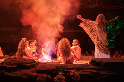 Kauai: Luau Kalamaku Silver Package-Open Bar & Premier Seats