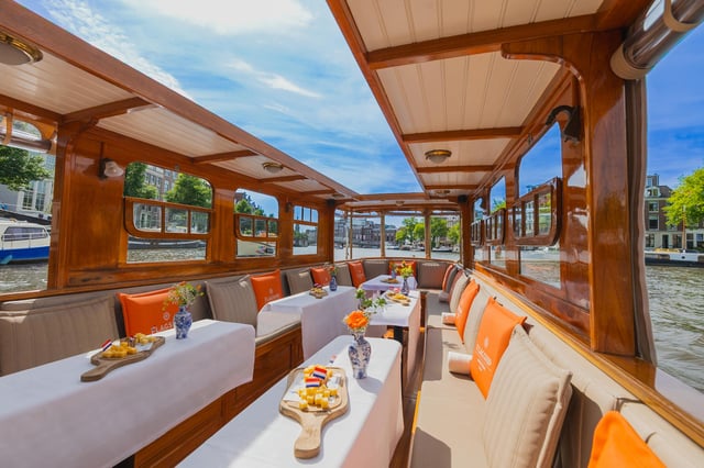 Amsterdam: Classic Boat Cruise with Optional Cheese &amp; Wine