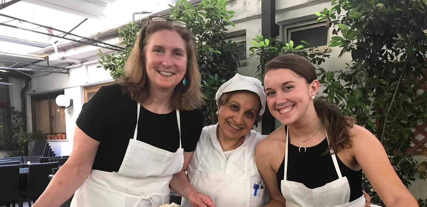 Rom: Pasta- & Tiramisu-Kurs mit edlem Wein in der Nähe des Vatikans Rom: Pasta- & Tiramisu-Kurs mit edlem Wein in der Nähe des Vatikans