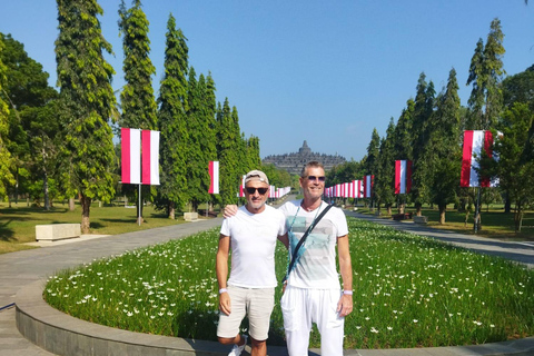 يوجياكارتا: جولة شروق الشمس في بوروبودور لمدة نصف يوم مع النقلجولة بوروبودور لمدة نصف يوم مع النقل 