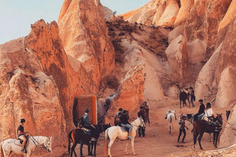 Cappadocia: Göreme Sunset Horseback Tour 1-hour horseback ride