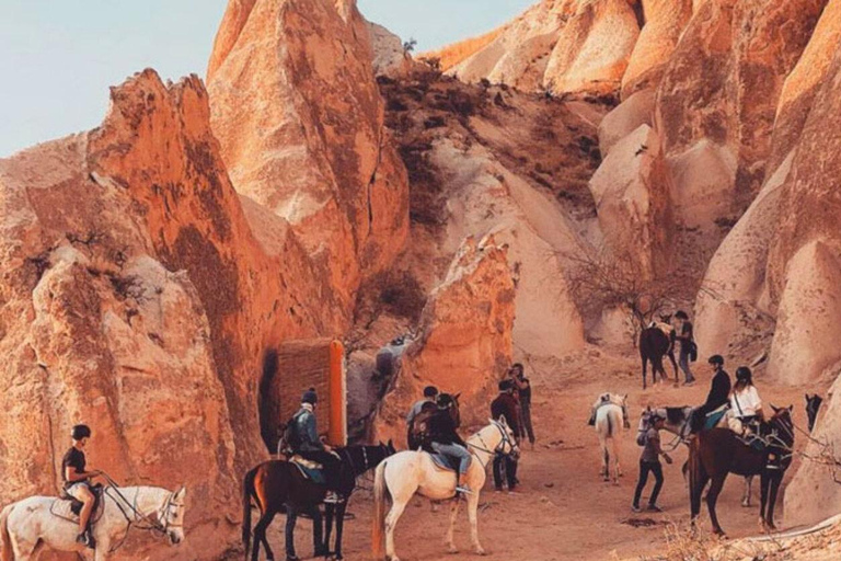 Cappadocia: Göreme Sunset Horseback Tour 1-hour horseback ride