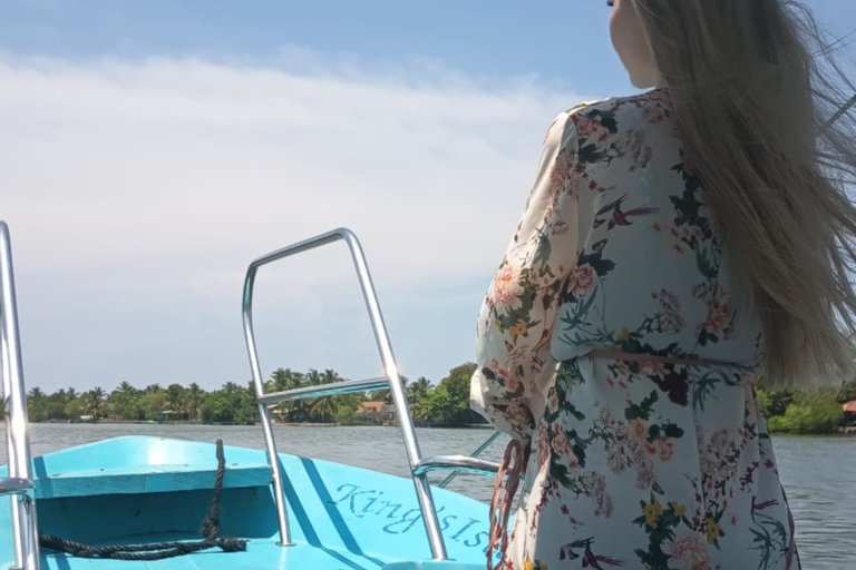 Negombo City Tour & Lagoon Boat safari with Fruit Tasting