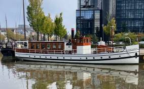 Berlin: Historic Boat Sightseeing City Center Tour