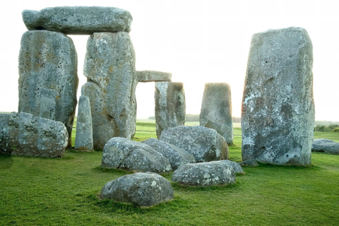 From London: Windsor Castle, Stonehenge, & Oxford Day Trip Tour without entries in English