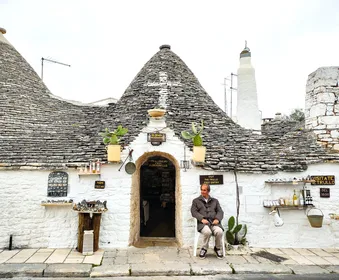 Von Monopoli: Selbstständiger Besuch von Matera und Alberobello mit Reiseleiter Von Monopoli: Selbstständiger Besuch von Matera und Alberobello mit ...