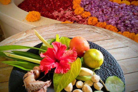 Bali: Ubud Relaksujący 2-godzinny masaż balijski Kąpiel kwiatowaBali 2-godzinny masaż balijski Spa Kąpiel kwiatowa bez transportu
