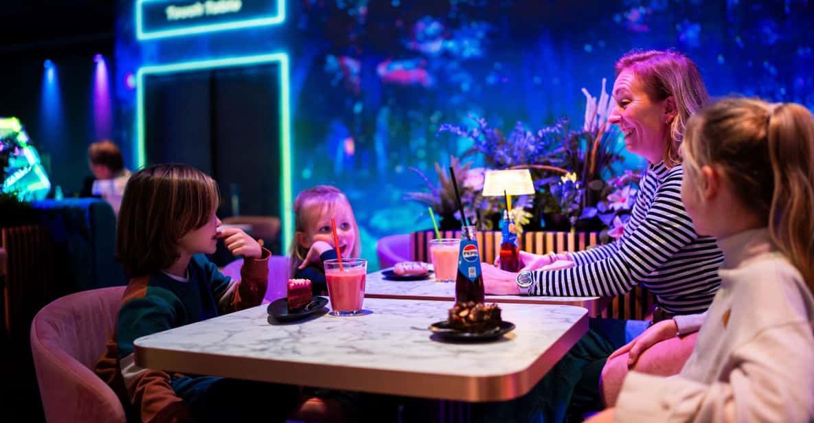 Afbeelding 5 van Eindhoven: Motion Experience Lichtkunst Speeltuin Ticket