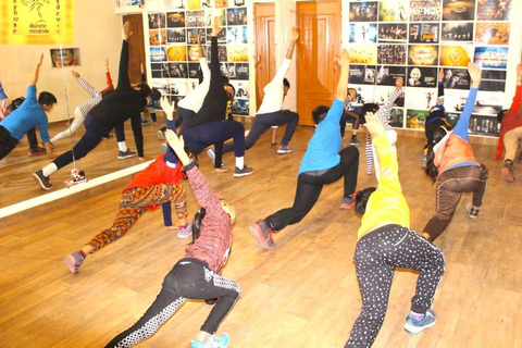 Delhi: Bollywood Dance Classes Tour