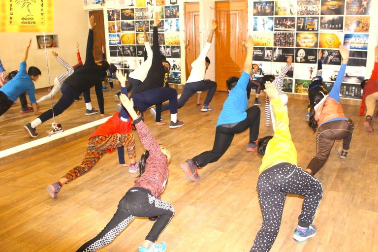 Delhi: Bollywood Dance Classes Tour