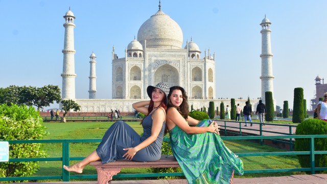 Visit Delhi City Tour with Taj Mahal, Agra Fort & Fatehpur Sikri in Fatehpur Sikri, Uttar Pradesh, India