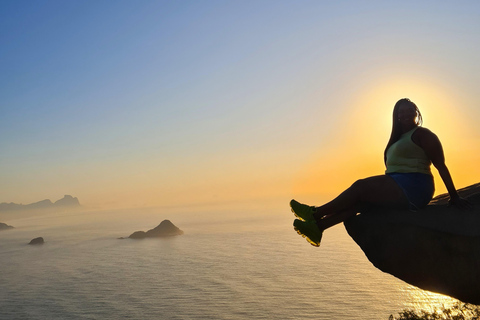 Rio de Janeiro: Tour a piedi di Pedra do Telégrafo con spiaggeAlba: Tour escursionistico di Pedra do Telégrafo con le spiagge