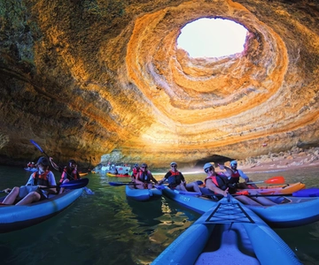 Benagil: Visita guiada de caiaque às grutas e à Praia da Marinha